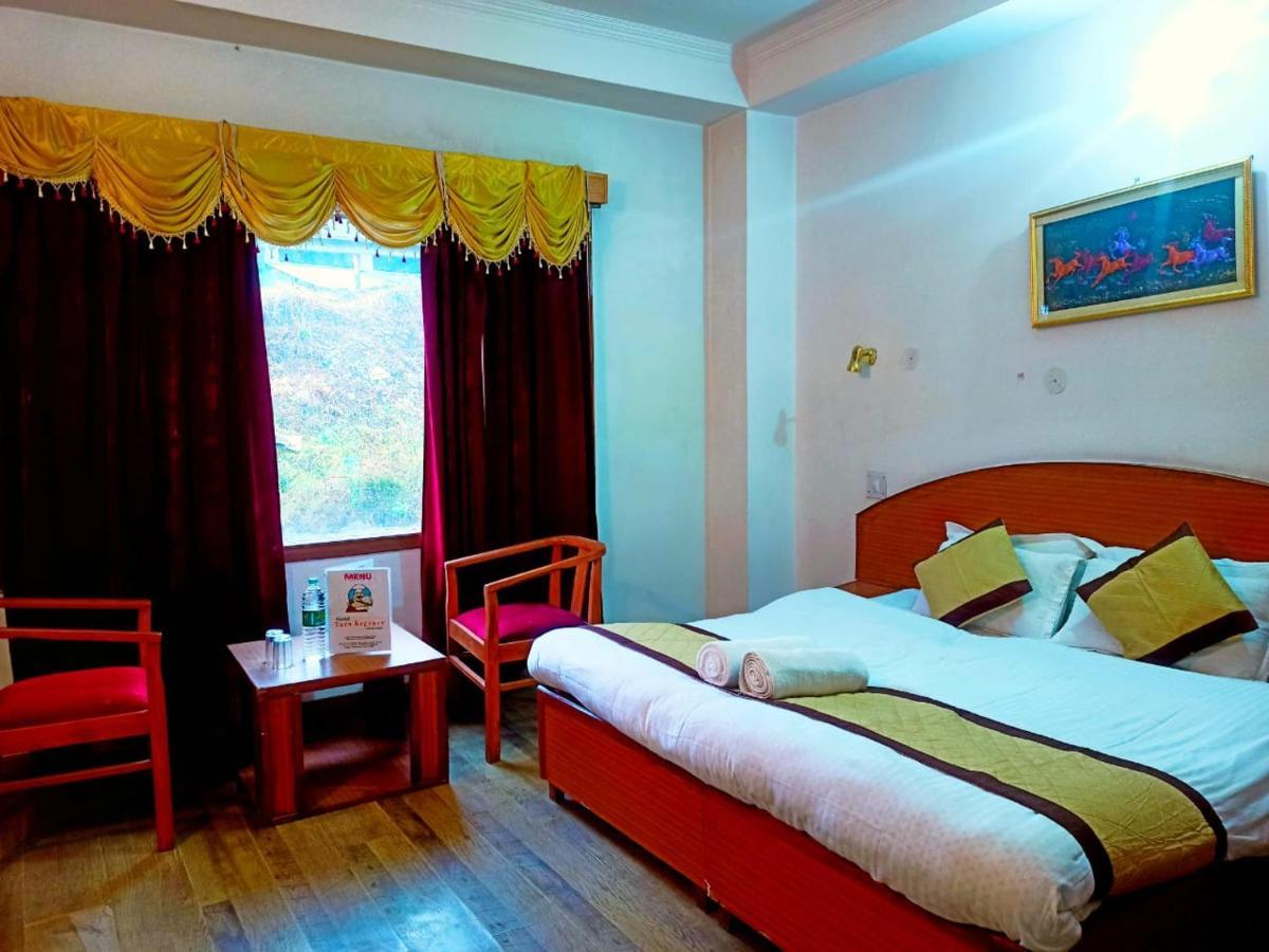 "Tara Homes" With Open Rooftop Terrace Shimla Esterno foto